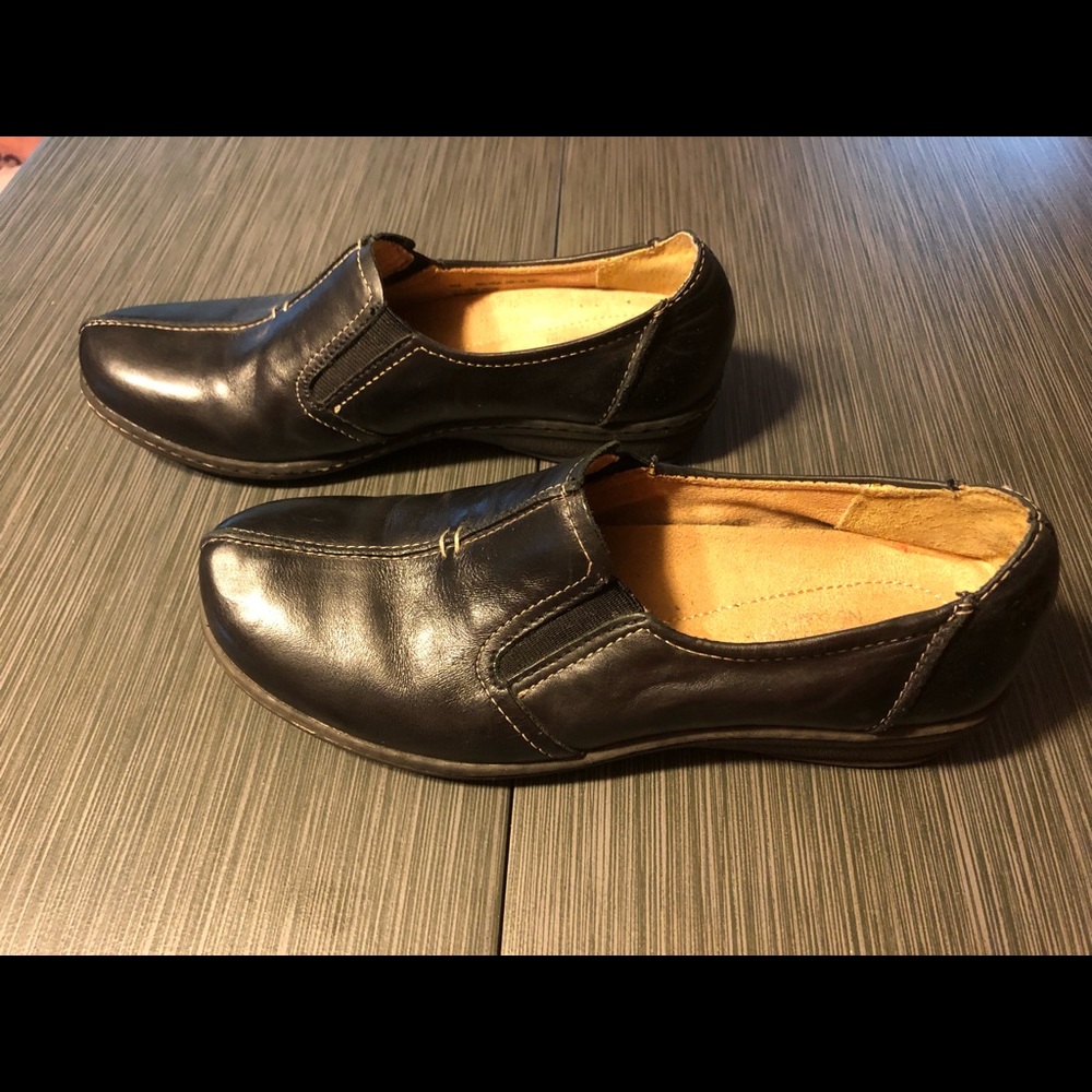 Naturalizer Booties - Picture 3 of 6